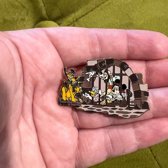 Fab Four Mickey Donald Pluto Goofy Pirates of the Caribbean Disney Pin - Picture 3 of 4